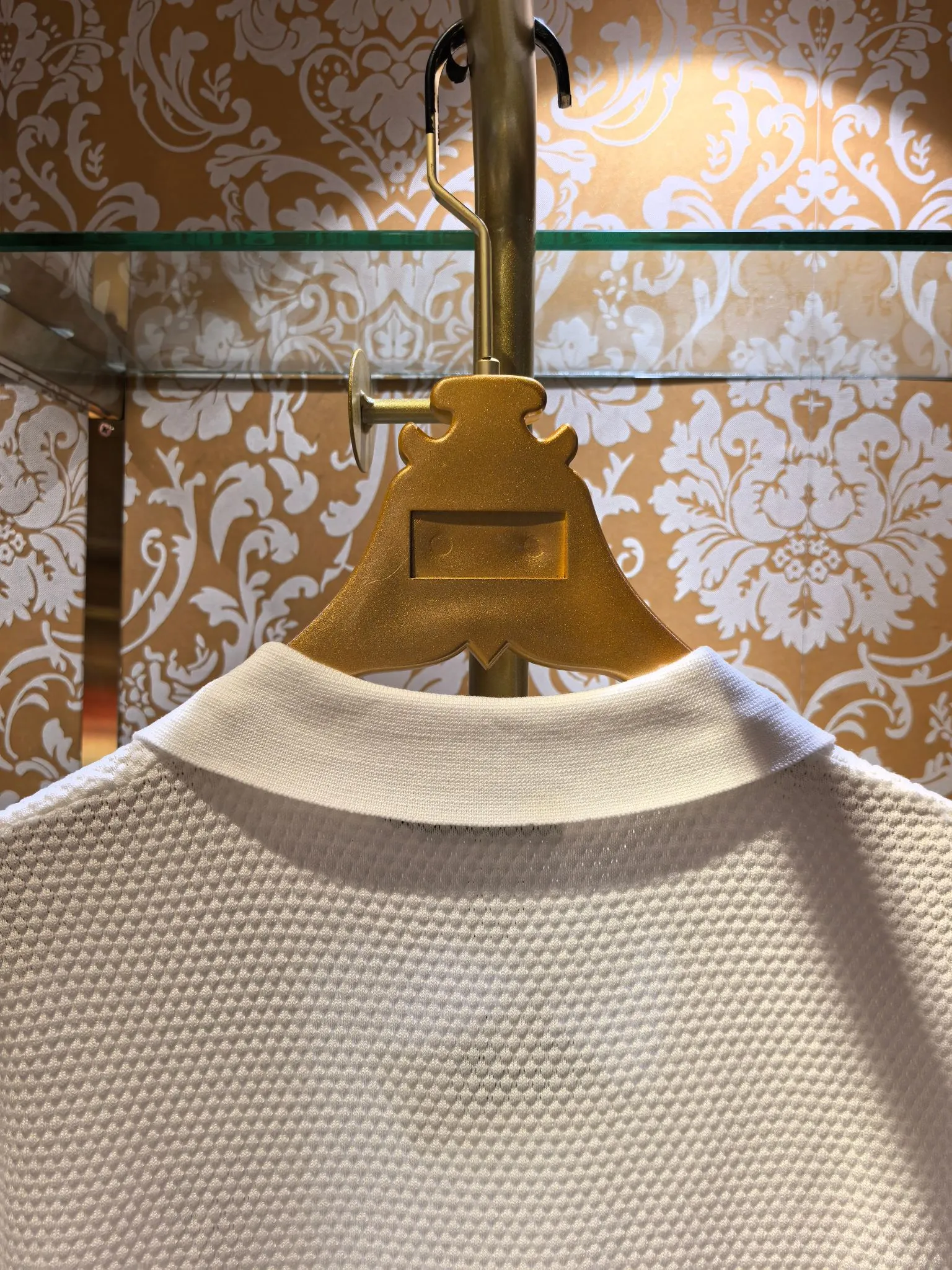 The counter is synchronized with Brunello Cucinelli 🇮🇹BC 2026/ss New Arrival sweater with logo embroidery on the chest. The fabric is perfectly made with 14 needles of imported machines. The counter restores the upper body spirit Comfortable Breathable Slim fit Color White Sizes S M L XL